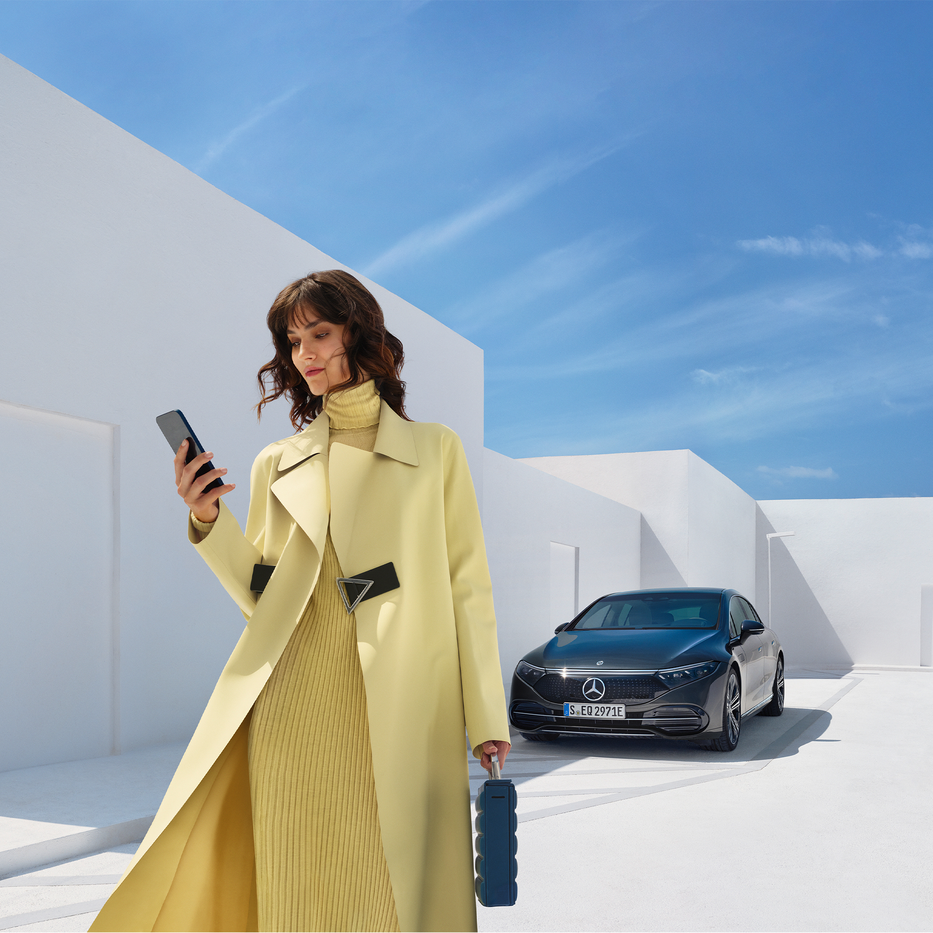 Buy Digital Extras | Navigation | Mercedes-Benz Woman extending/purchasing Digital Extras for a vehicle using a smartphone.