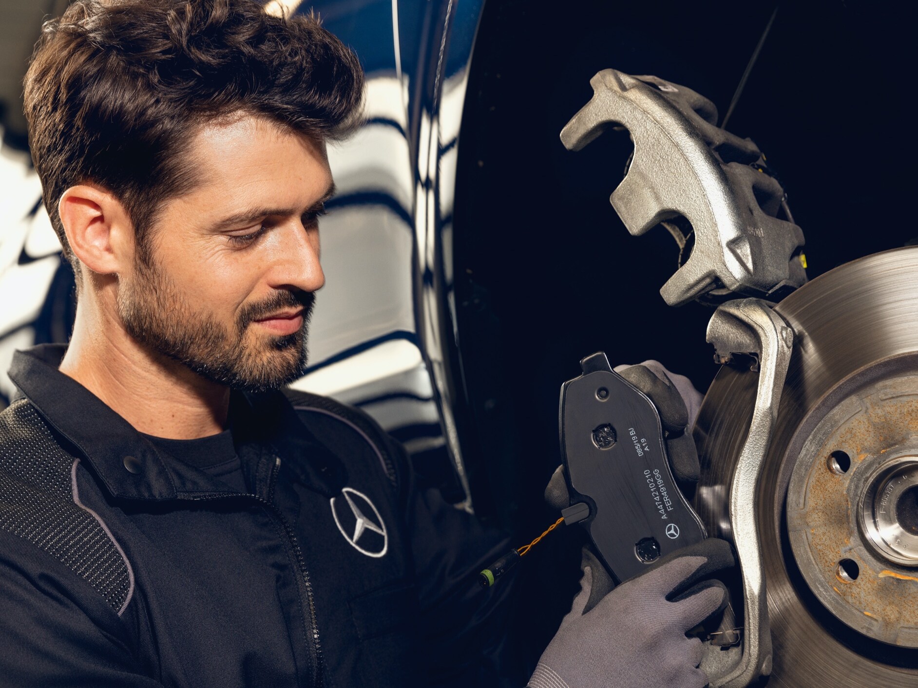 A Mercedes-Benz technician checks the brakes of a vehicle on the test bench.