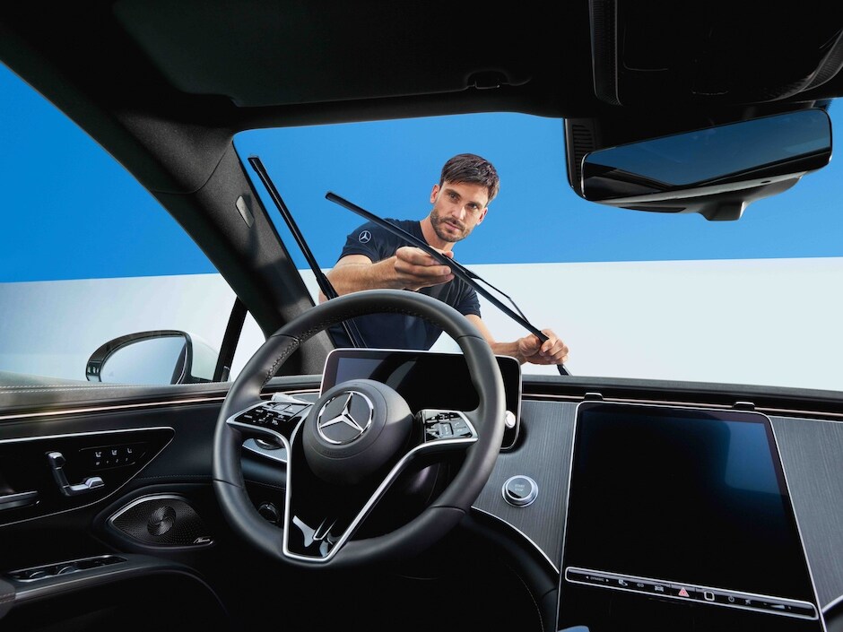A Mercedes-Benz technician performs a windscreen wiper change.
