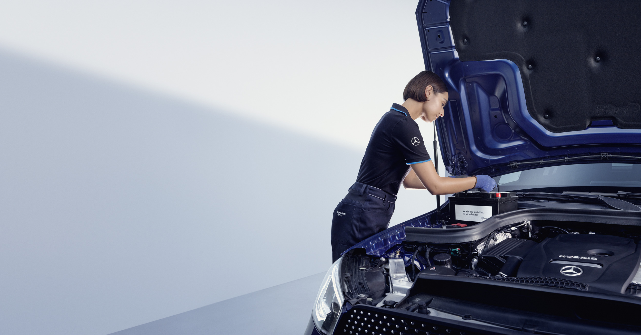 Replacement parts | Mercedes-Benz A Mercedes-Benz technician performs a replacement on a Mercedes-Benz.