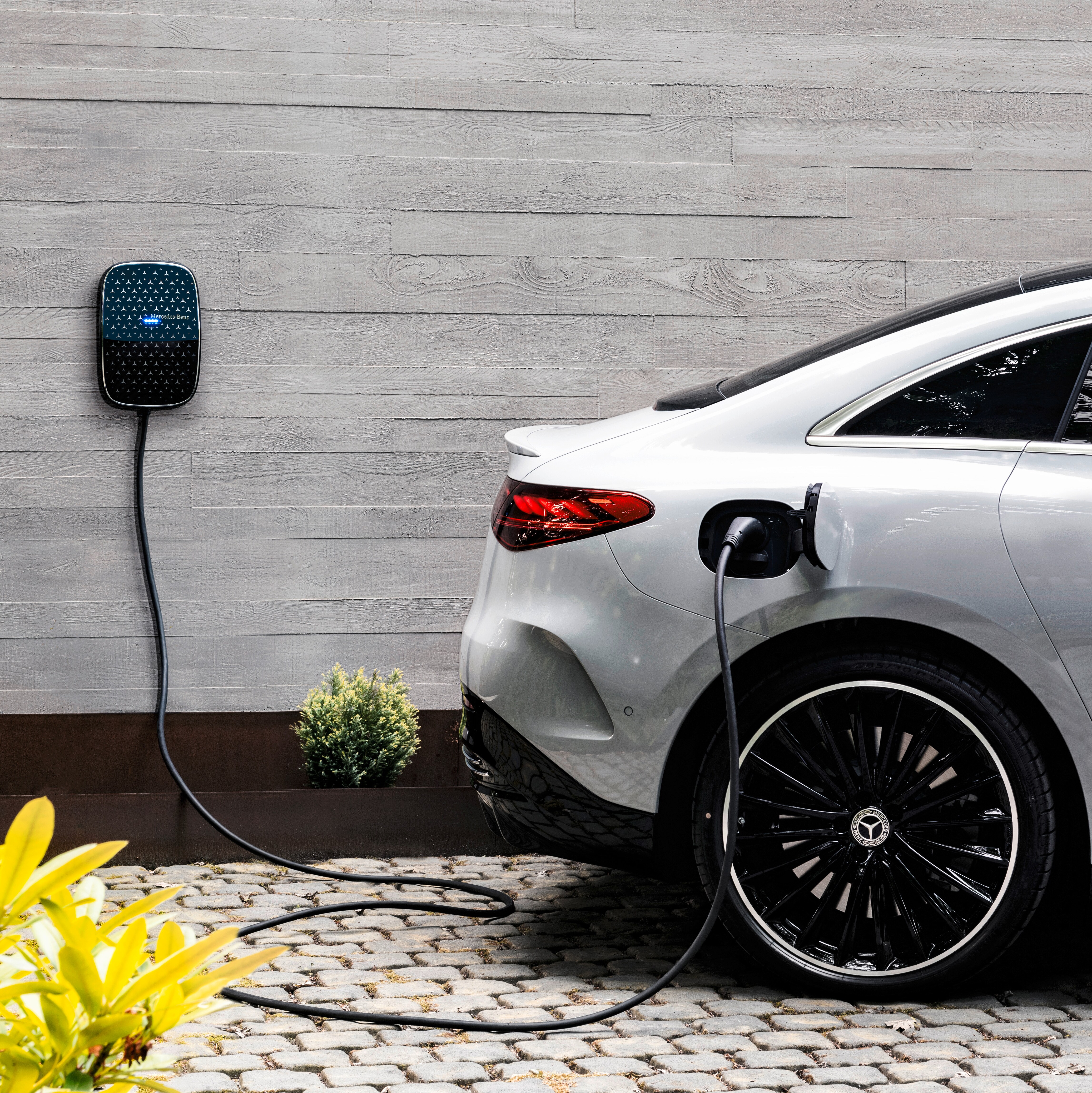A Mercedes-Benz EQE charging at a Wallbox