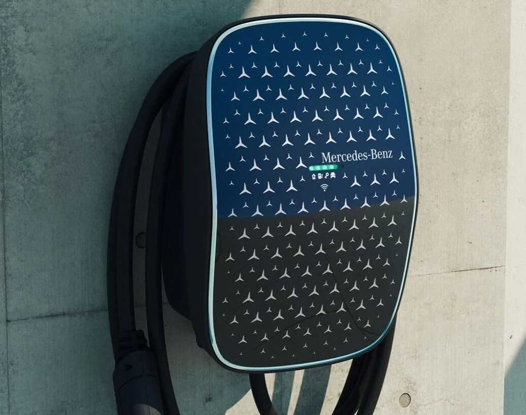 A Mercedes-Benz Wallbox in Mercedes-Benz design with digital display