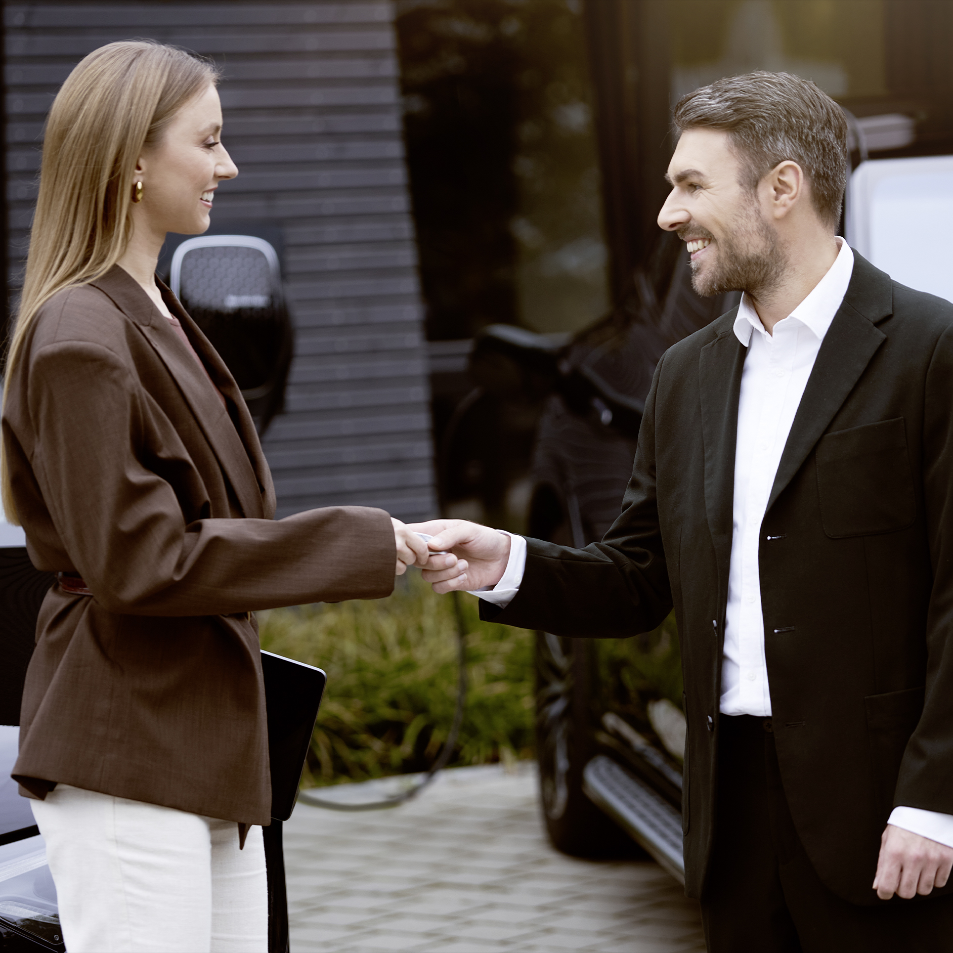 Charging for business customers | Charging | Mercedes-Benz Various electric passenger car models from Mercedes-Benz standing side-by-side in fleets.