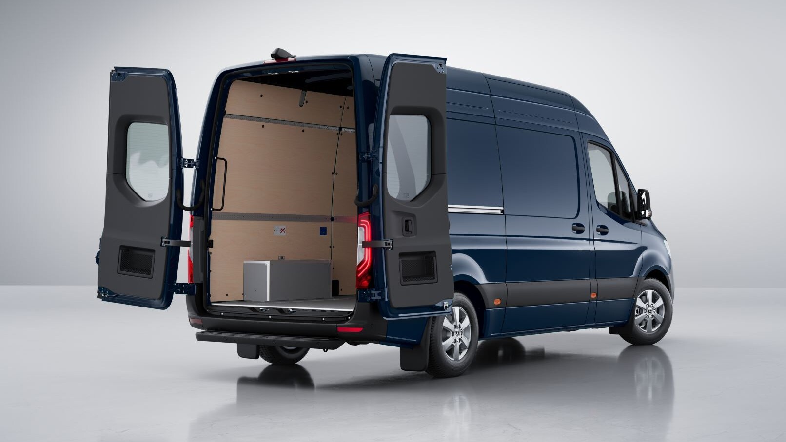 eSprinter Panel Van | Dimensions & Equipment | Learn more