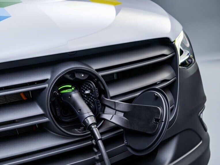 The high-voltage battery with a capacity of 113 kWh gives you long range with decent payload.