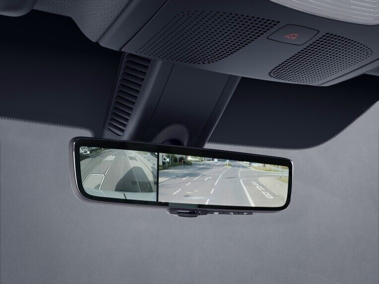 The digital inside rearview mirror gives you unobstructed rear visibility even if the partitions, doors or cargo items are impairing your view.