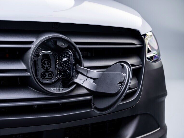 The AC charging system lets you charge your vehicle quickly and easily at up to 11 kW (3-phase).