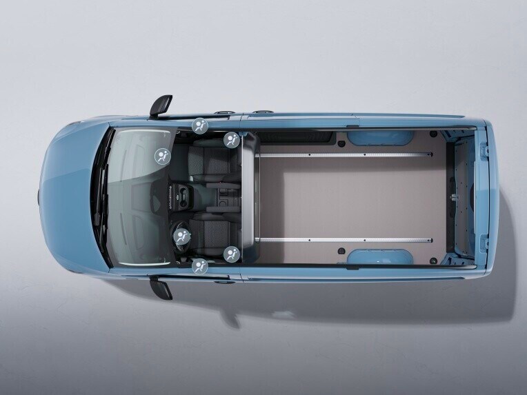 In the event of a collision, the front airbag for the front passenger can contribute to protecting the head and upper body of front-seat passengers.