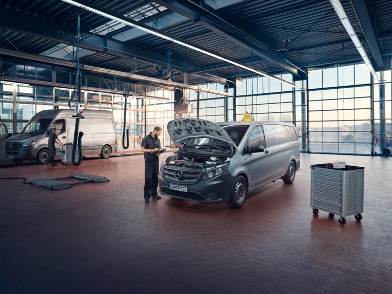 The included maintenance package covers the cost of maintenance work for the first four services within the first four years.