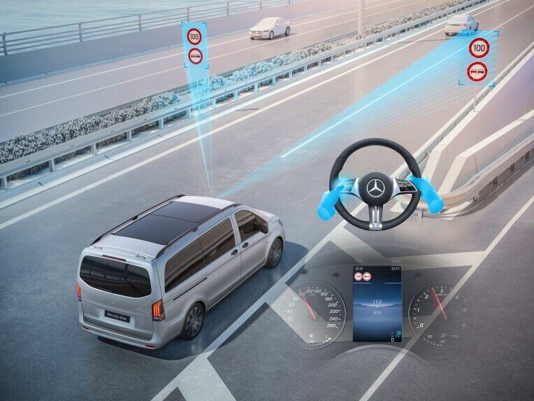 Traffic Sign Assist can support the driver by continually displaying any detected speed limits.