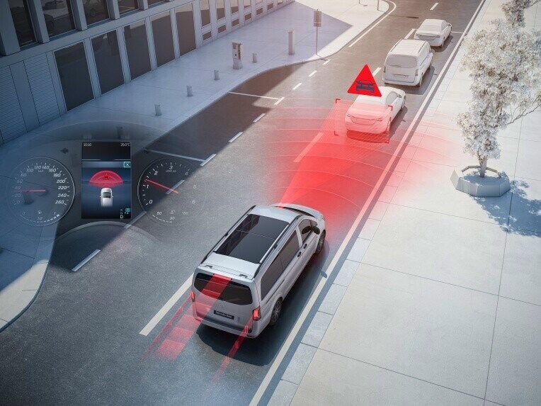 Active Brake Assist can help you to avoid accidents with other road users or to mitigate the consequences of accidents.