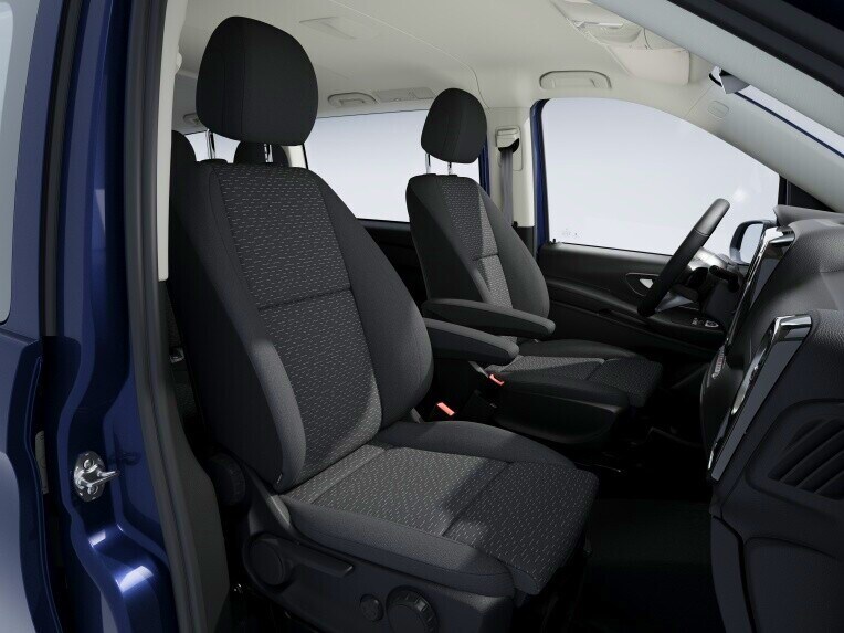 The swivelling comfort suspension seat offers more than pleasant seating comfort during travelling.