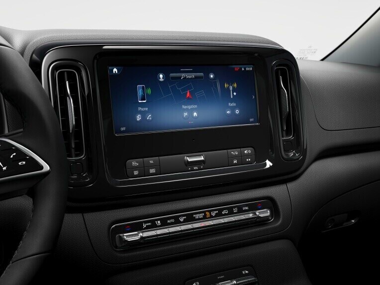 Save time thanks to fast Mercedes-Benz Navigation with flexible input via touch control or voice input.