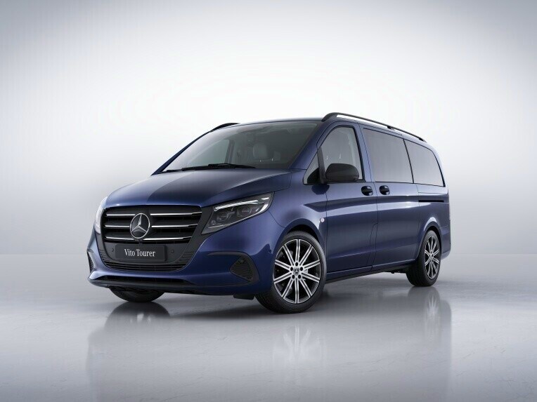 The Vito Tourer SELECT is the mid-size van for particularly sophisticated, comfortable passenger transport.