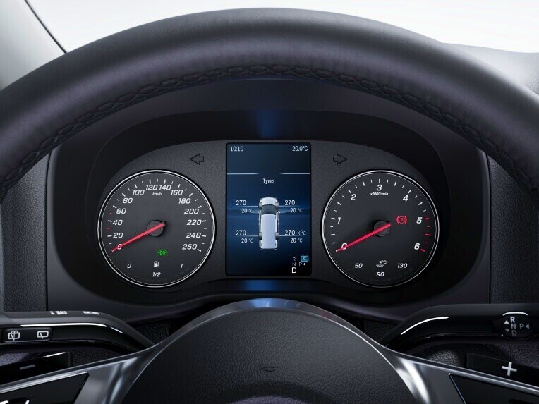 The tyre pressure monitoring system checks the air pressure in all 4 wheels from 20 km/h.