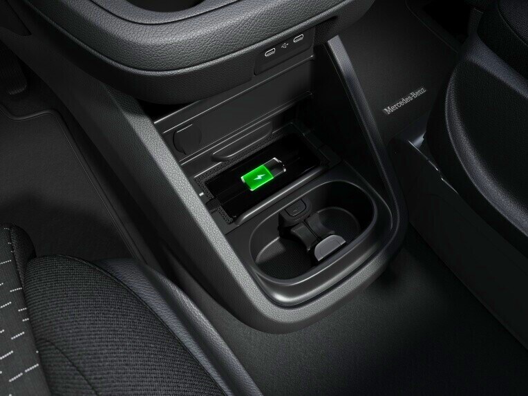 With the wireless charging system for mobile devices, you can charge your smartphone in the centre console storage compartment during the journey.