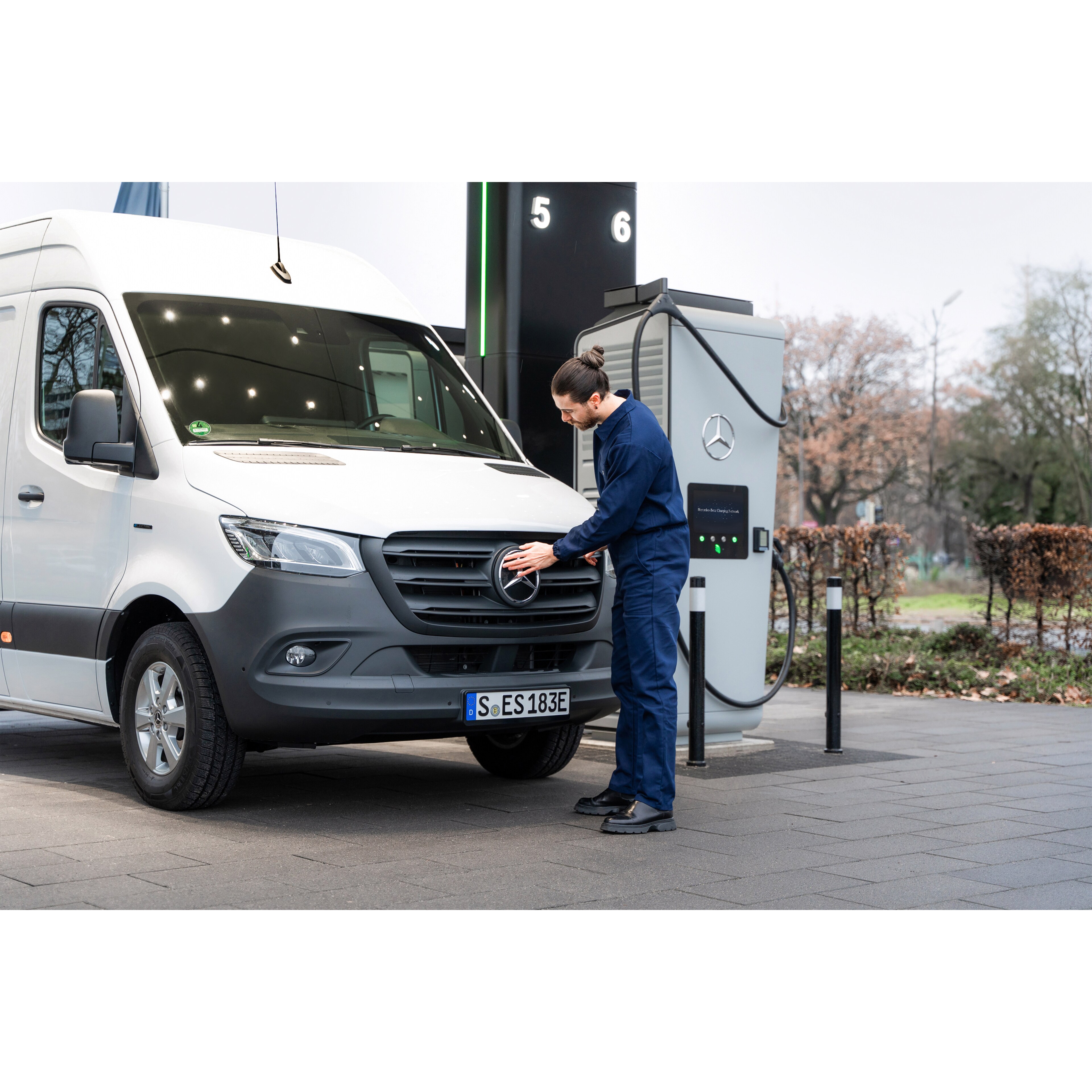 The charging solutions for your Mercedes-Benz electric commercial van.