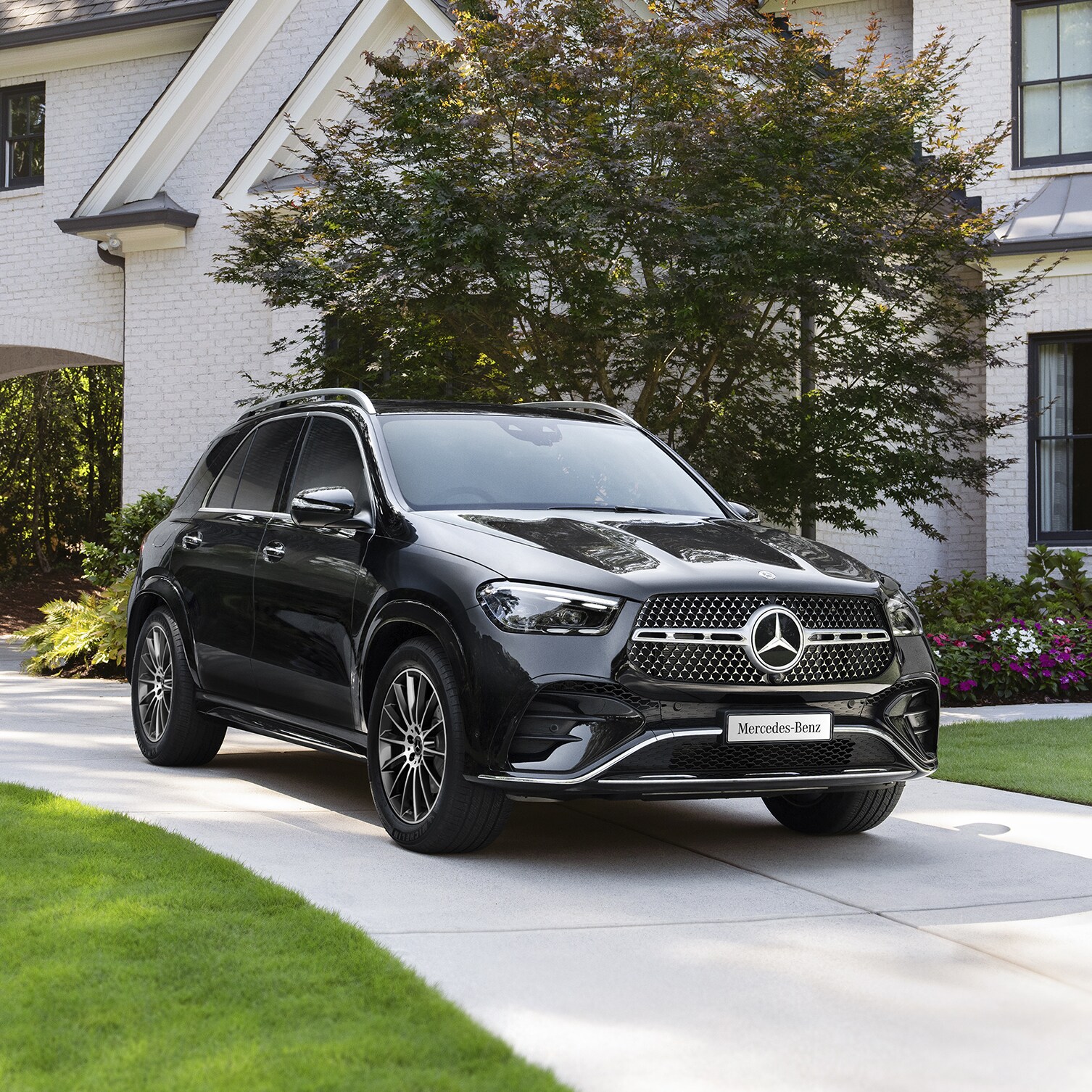 The front view of the GLE 300 d 4MATIC Edition 7 SUV